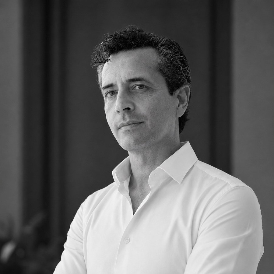 Cristian, Agente immobiliare