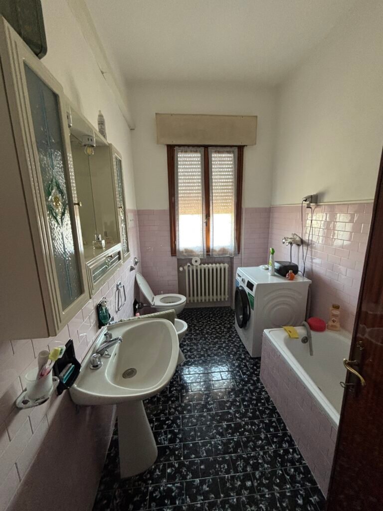 Entire building with two apartments and 190 m² of commercial space for sale - foto 11